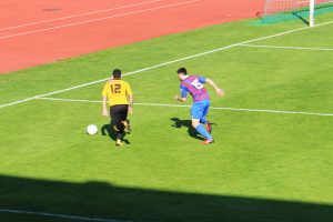 Ricardinho prepara-se para cruzar